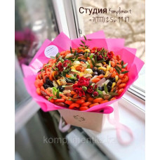 Букет из сухофруктов с конфетами и цветами, XL